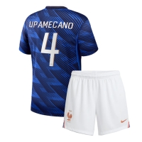 Camiseta Francia Dayot Upamecano #4 Primera Equipación Replica Mundial 2026 para niños mangas cortas (+ Pantalones cortos)